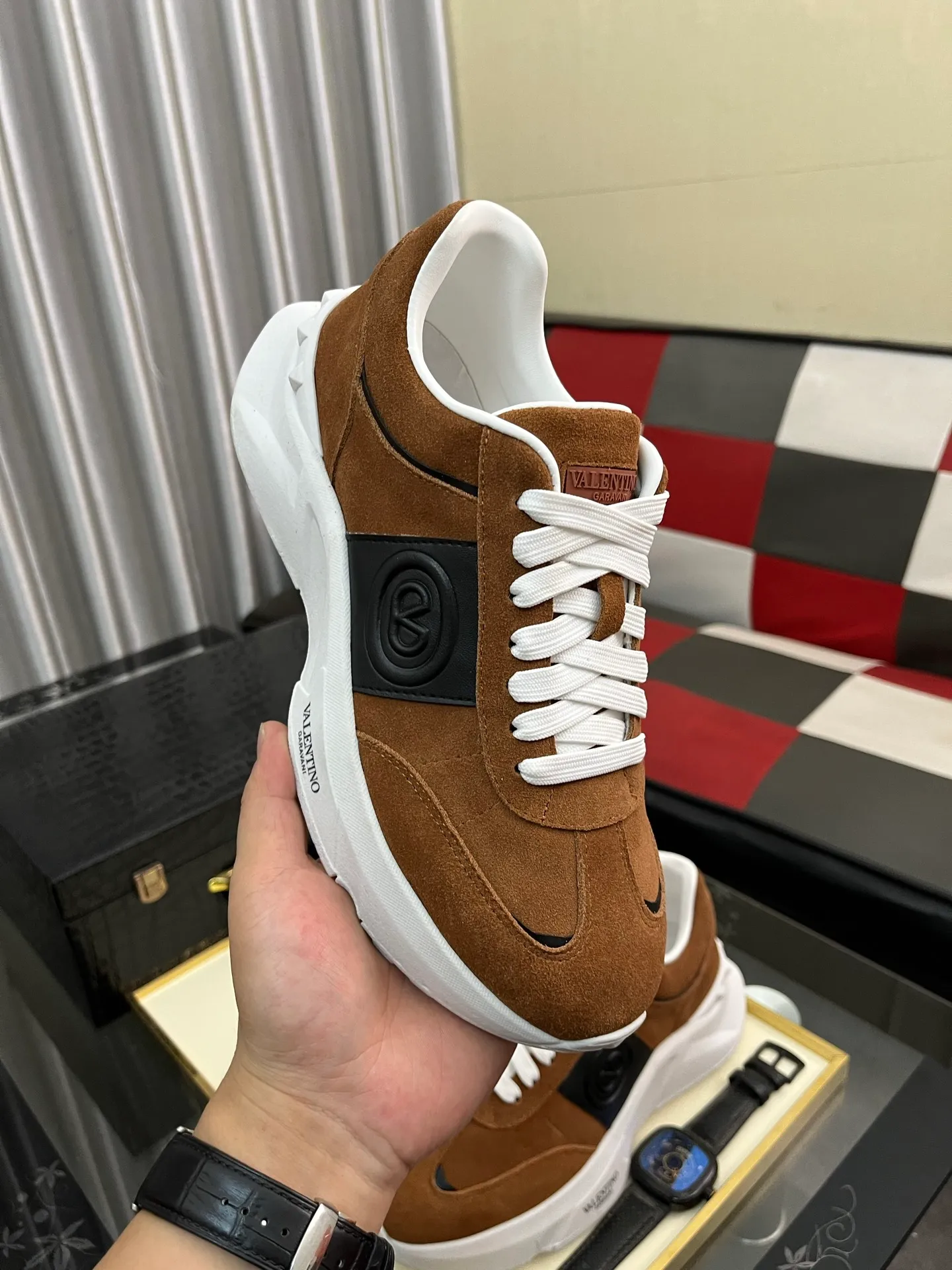 Men's shoes 💰480⌚️⌚️ VALENTINO Valentino's 2024 ss spring and summer new hot casual sports shoes, imported elastic fabric upper ➕The heel is Warren's exclusive rivet shape. The whole is very representative, the combined outsole is really easy to wear and very comfortable on the foot ~ Comes with **4 cm, classic, comfortable and versatile! Size: 38-442️⃣Colors available